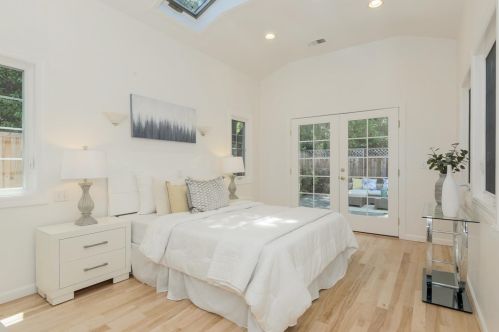 2110 Hanover St, Palo Alto CA  94306-1244 exterior