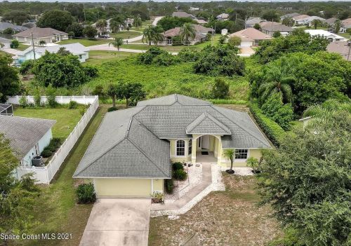 105 Keystone Dr, Sebastian FL  32958-6935 exterior