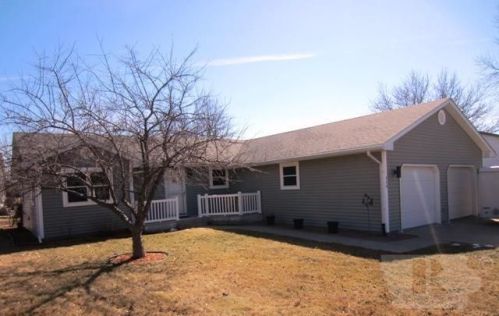 114 Maple Dr, Georgetown, IA 52531-1100