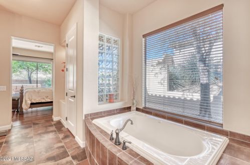 36618 Desert Sun Dr, Tucson AZ 85739-3056 exterior