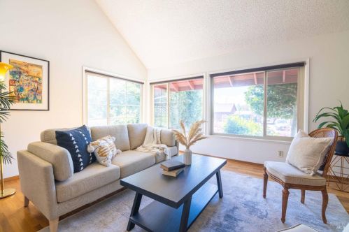 708 Montclair Dr, Santa Rosa CA  95409-2822 exterior
