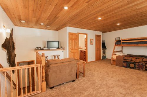 1253 Panorama Dr, Big Bear City CA  92314-9828 exterior