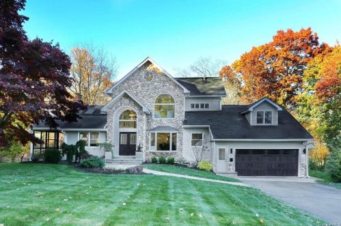 37 Mayer Dr, Airmont, NY 10901-3729