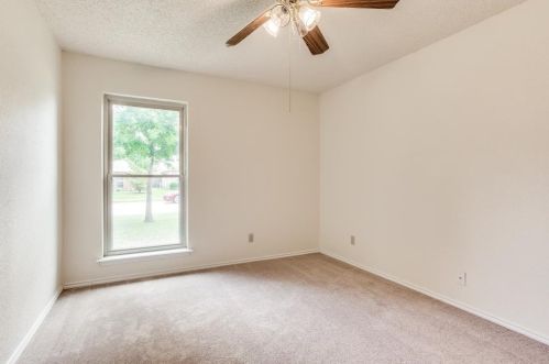 205 Meadow Ln, Denton TX  76207-7410 exterior