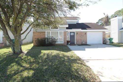 1847 Heartland Dr, Fort Walton Beach, FL 32547-1026