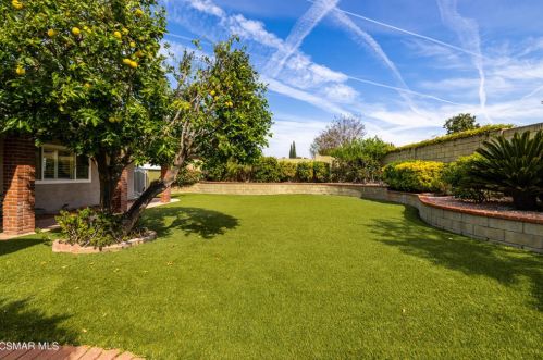 676 Weaver St, Simi Valley CA  93065-4315 exterior