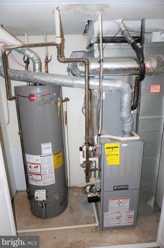 36 Catbird Ct, Lawrence Township NJ  08648-2045 exterior