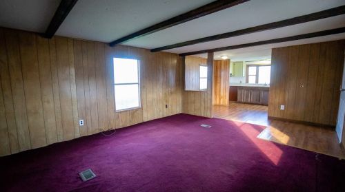 102 Muddy Ln, Karns City, PA 16041-1522