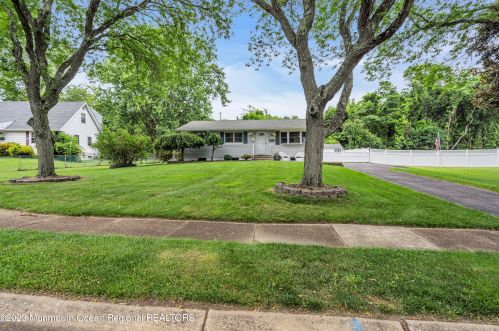 10 Trinity Pl, Jackson Twp NJ  08527-1822 exterior