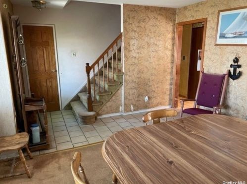 385 Broome Ave, North Lindenhurst NY  11757-3834 exterior