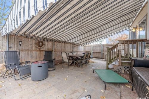 50 Totten Pl, Babylon NY  11702-2810 exterior