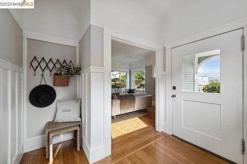 4143 Howe St, Oakland CA 94611-5117 exterior