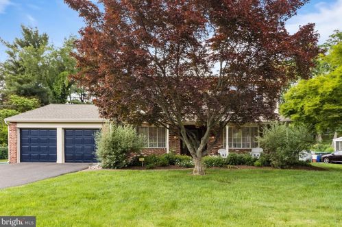 17 Windmill Dr, Southampton PA  18966-2328 exterior