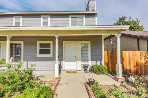 877 Quince Ave, Rialto, CA 92376-3944