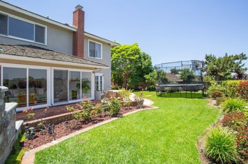 2936 Alta Vis Dr, Newport Beach CA  92660-3205 exterior