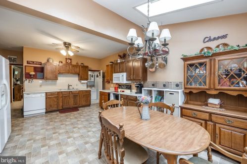 672 Manatawny St, Pottstown PA  19464-9407 exterior