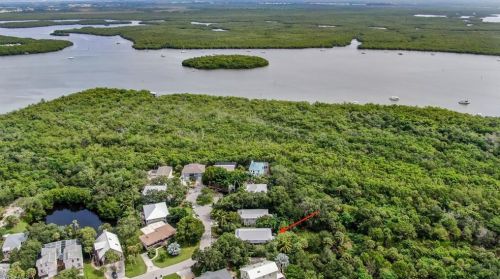 280 Nature View Ct, Fort Myers Beach, FL 33931-3514
