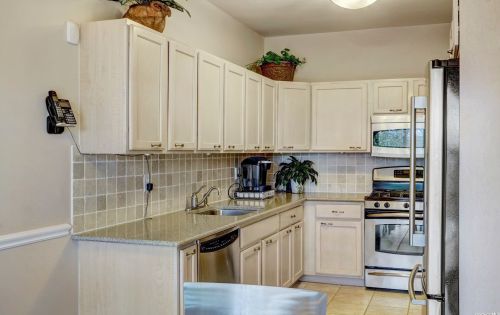 127 Cinnamon Ct, Huntington Station NY  11747-8711 exterior