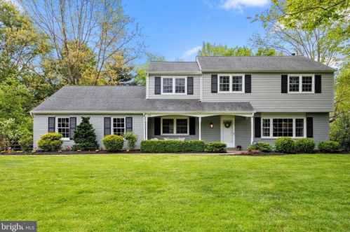 105 Glenwood Dr, Washington Crossing, PA 18977-1519