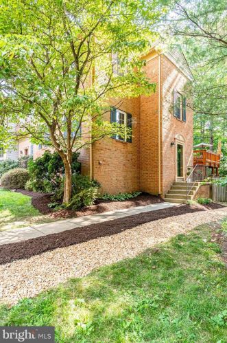 7080 Solomon Seal Ct, Springfield, VA 22152-3151
