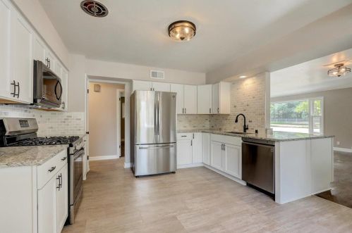 9332 Burleigh St, Milwaukee WI  53222-3550 exterior