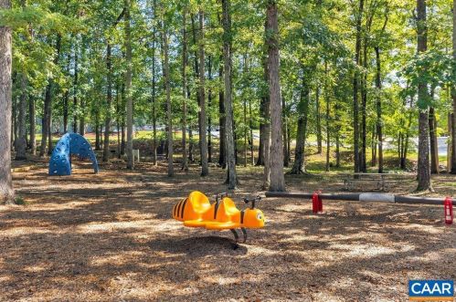 27 Bearwood Dr, Bybee VA  22963-2843 exterior