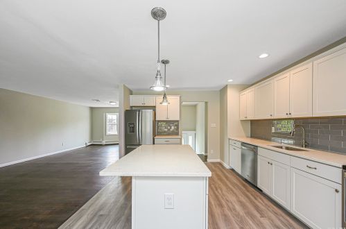 137 Cross Rd, Oakdale NY  11769-2141 exterior