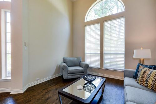 4604 Deer Valley Ln, Richardson TX  75082-3872 exterior