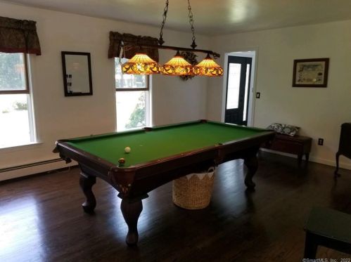6 Jeremy Dr, East Lyme CT  06333-1544 exterior