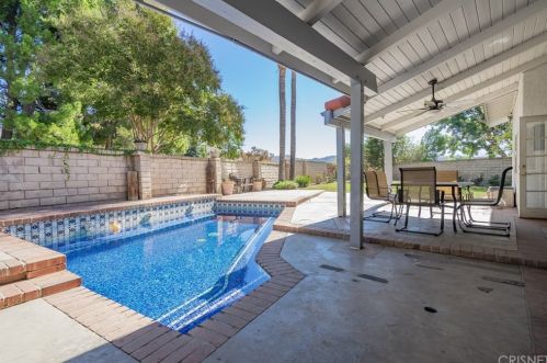 2828 Inyo Cir, Simi Valley CA 93063-2002 exterior