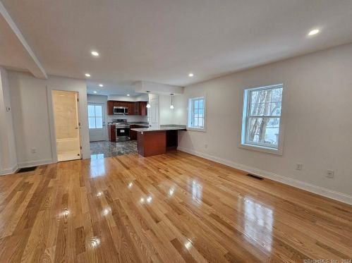 8 Concord St, Danbury CT  06810-6411 exterior