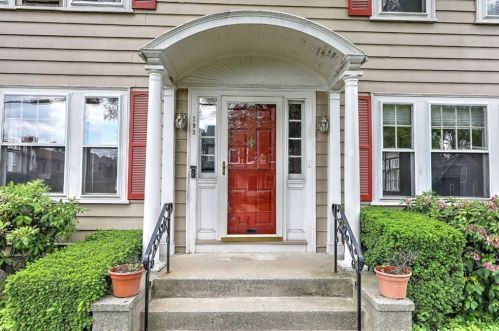 293 Cole Ave, Providence, RI 02906-3452