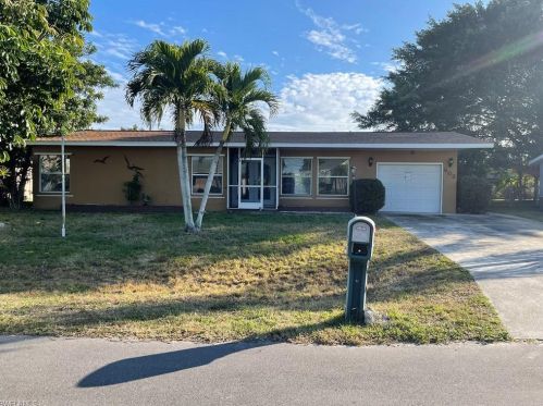602 27th Ter, Cape Coral, FL 33904-2821