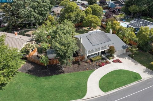 696 Brookside Dr, Danville, CA 94526-4200