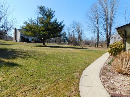 3 Fox Tail Ln, Brookfield Center CT  06804-3705 exterior