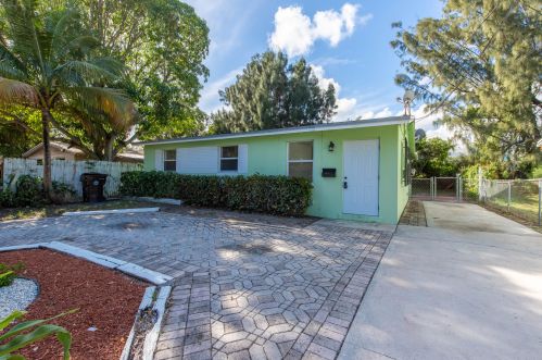 4907 Pinewood Ave, West Palm Beach, FL 33407-2839