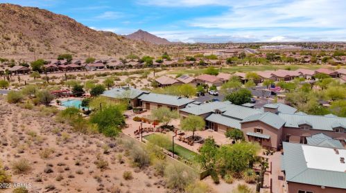 584 Twin Peaks Pkwy, San Tan Valley AZ  85143-5828 exterior