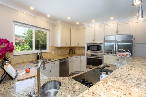 12050 4 St, Saint Petersburg FL  33706-4426 exterior