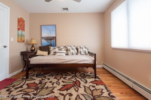 331 Sunset Dr, Pelican Island NJ  08751-2242 exterior