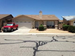 15820 Sandalwood Ln, Victorville, CA 92395-8863