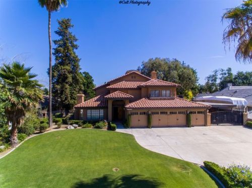 12212 Red Rose Way, Bakersfield CA  93312-3527 exterior