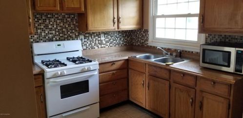 2516 Meadow Dr, Louisville, KY 40218-1361