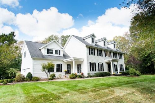 37 Winding Trl, Cheshire, CT 06410-3324