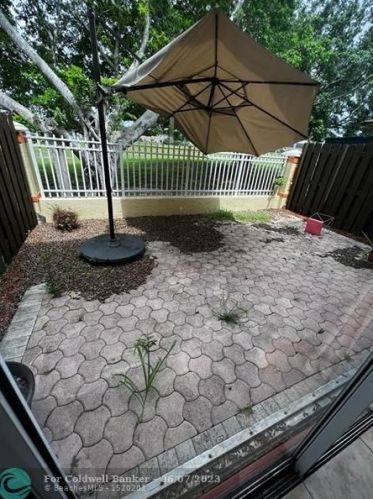 18055 74th Ct, Hialeah FL  33015-8455 exterior