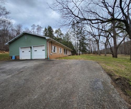 308 Wallace Ln, Ligonier, PA 15658-2643