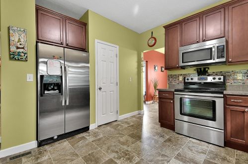 447 Stone Shadow Dr, Blacklick OH  43004-8305 exterior