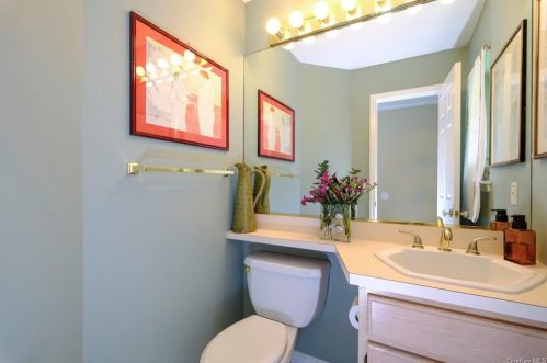 1408 Pondcrest Ln, White Plains NY  10607-1357 exterior