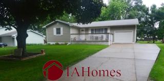 518 Green Acres Dr, Twin View Heights, IA 52333-9708