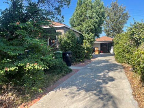7905 Shadyglade Ave, North Hollywood, CA 91605-2320