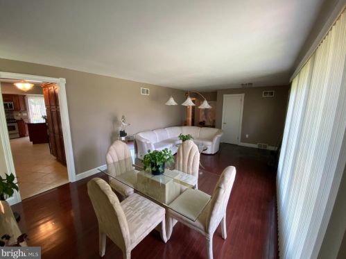14 Hunter Ln, Camp Hill, PA 17011-2404